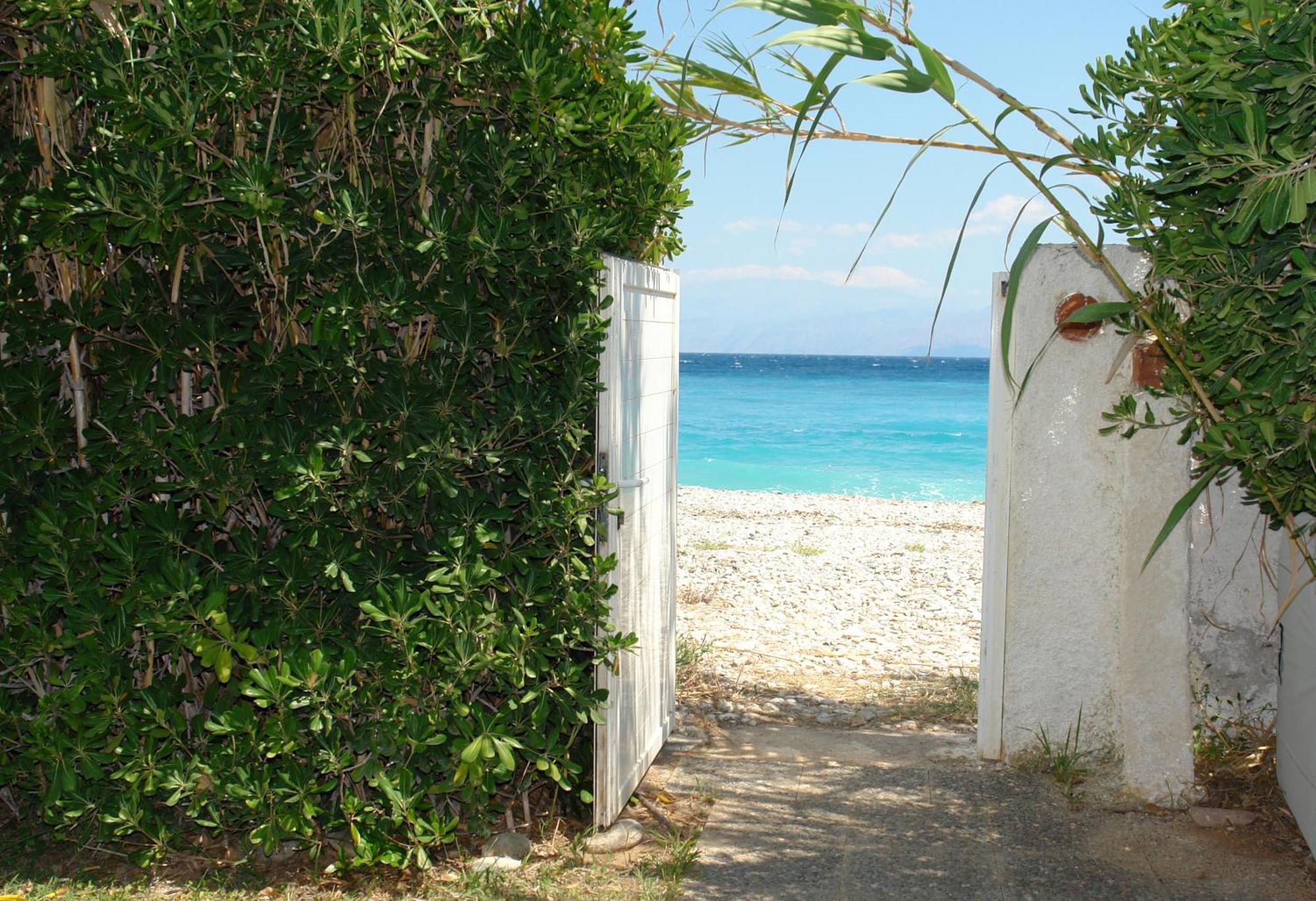 Villa Akrata Exterior photo
